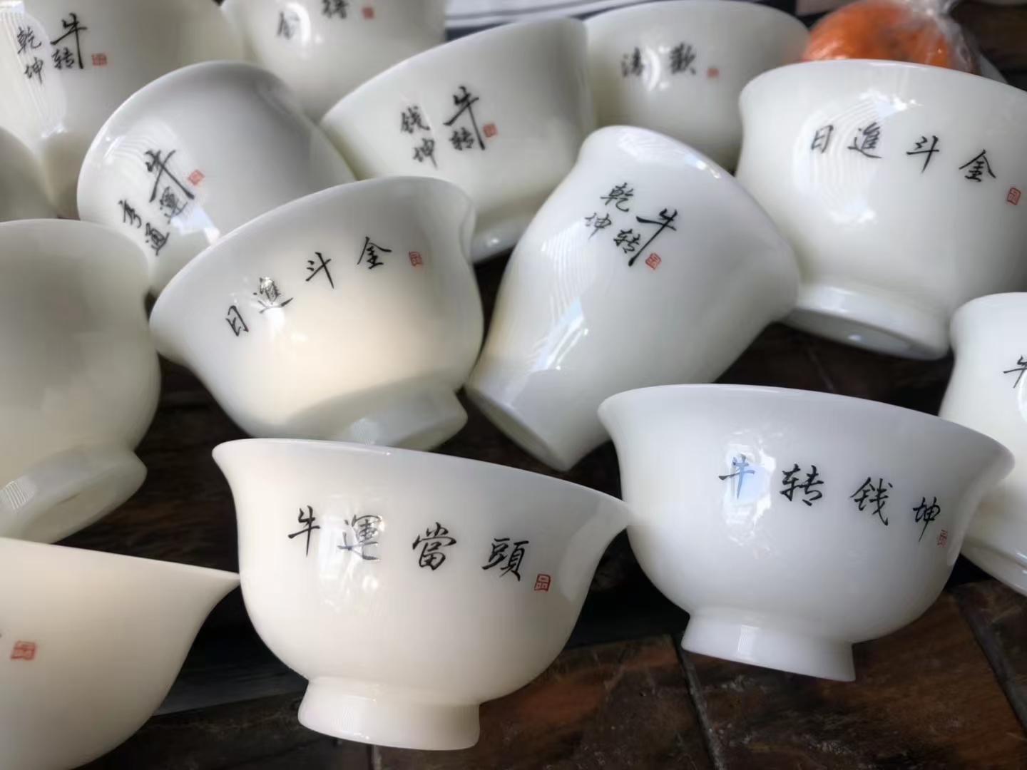 龍鳳主人杯刻字羊脂玉白磁 普洱対杯 未使用品 中国茶器 龍鳳主人杯刻字羊脂玉白磁 普洱対杯 未使用品 中国茶器